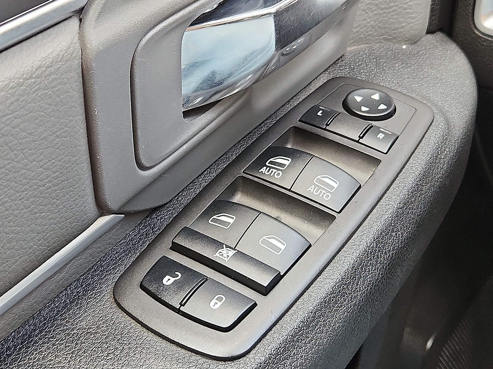 2024 RAM 1500 SLT