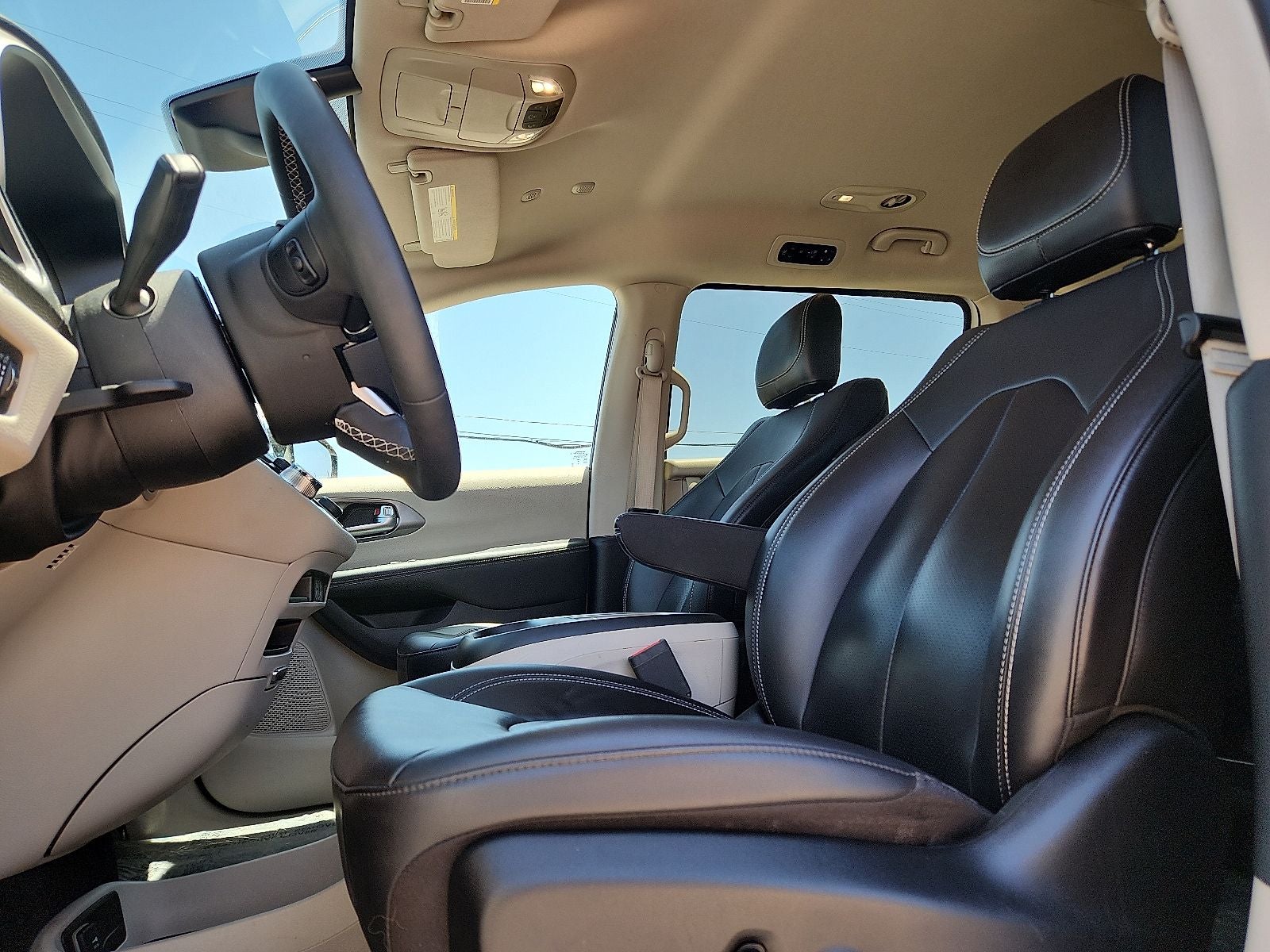 2024 Chrysler Pacifica Select